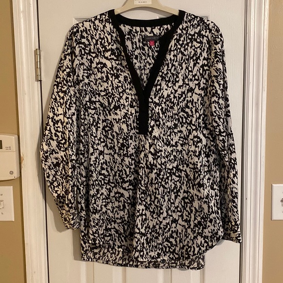 Vince Camuto Black and White Blouse Medium - Picture 1 of 3